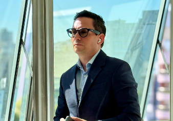 Denuncian al “Mono” Navarro Montoya por una deuda millonaria en un conocido restaurante de Tandil