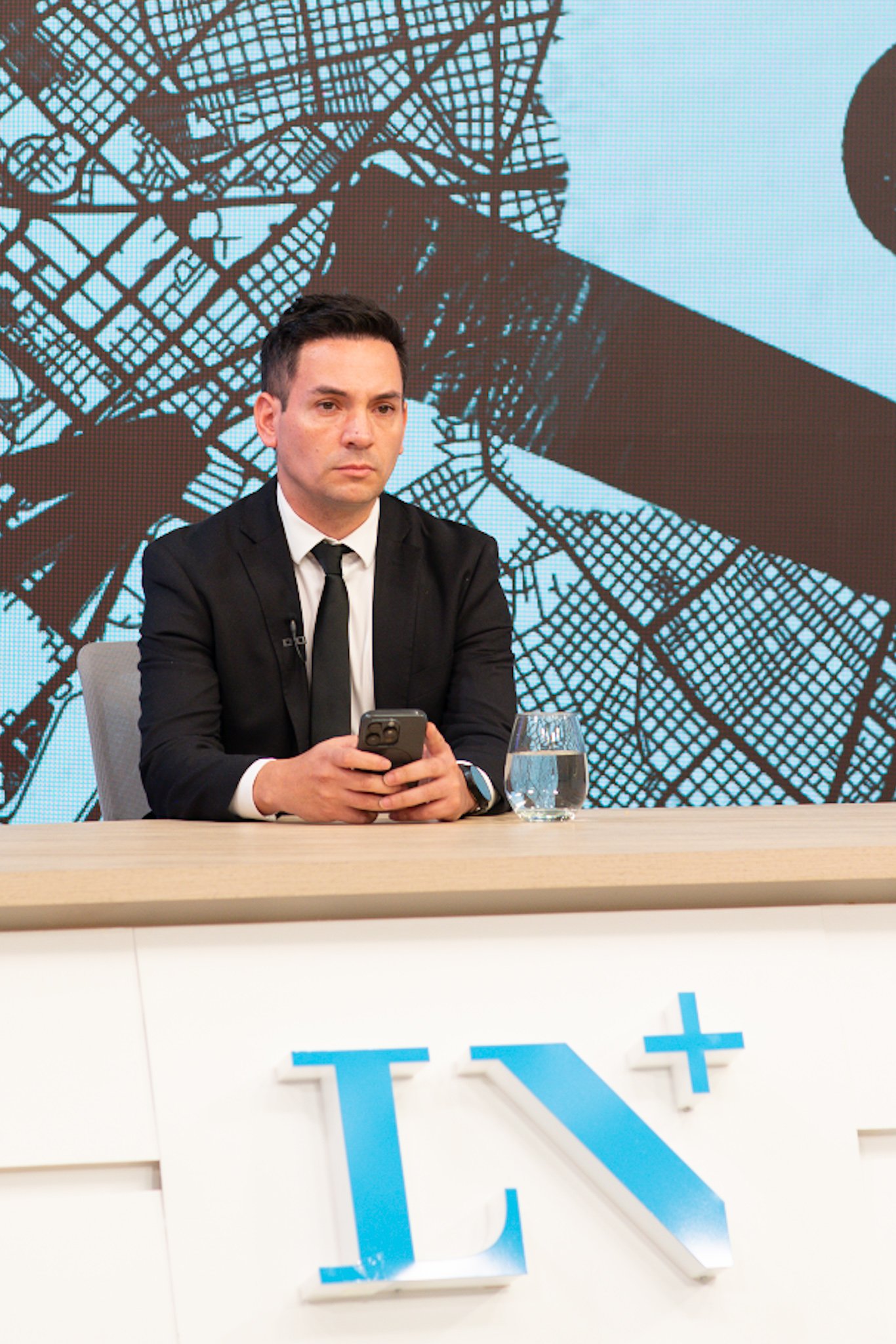 Ignacio Barrios en un estudio de televisión